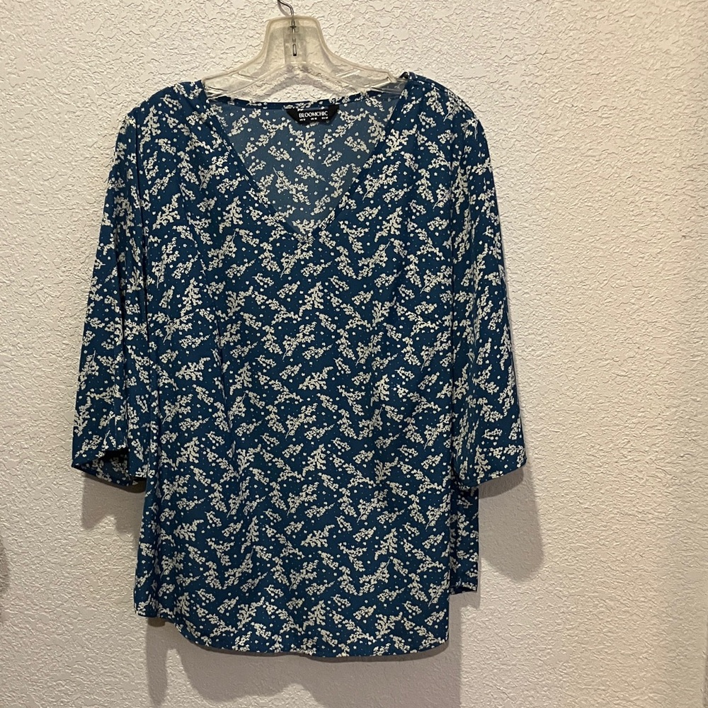 BloomChic V-neck tunic blouse
